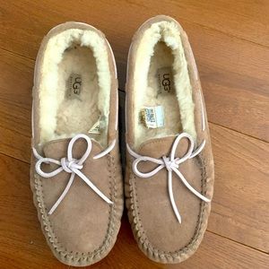 Ugh Dakota Sand/Pink Moccasins Size 8